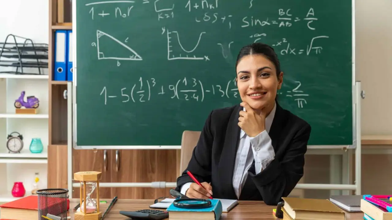 El Día del Maestro en México, por lo general, se suspenden clases, así que envíale un mensaje de felicitación. Foto: Freepik