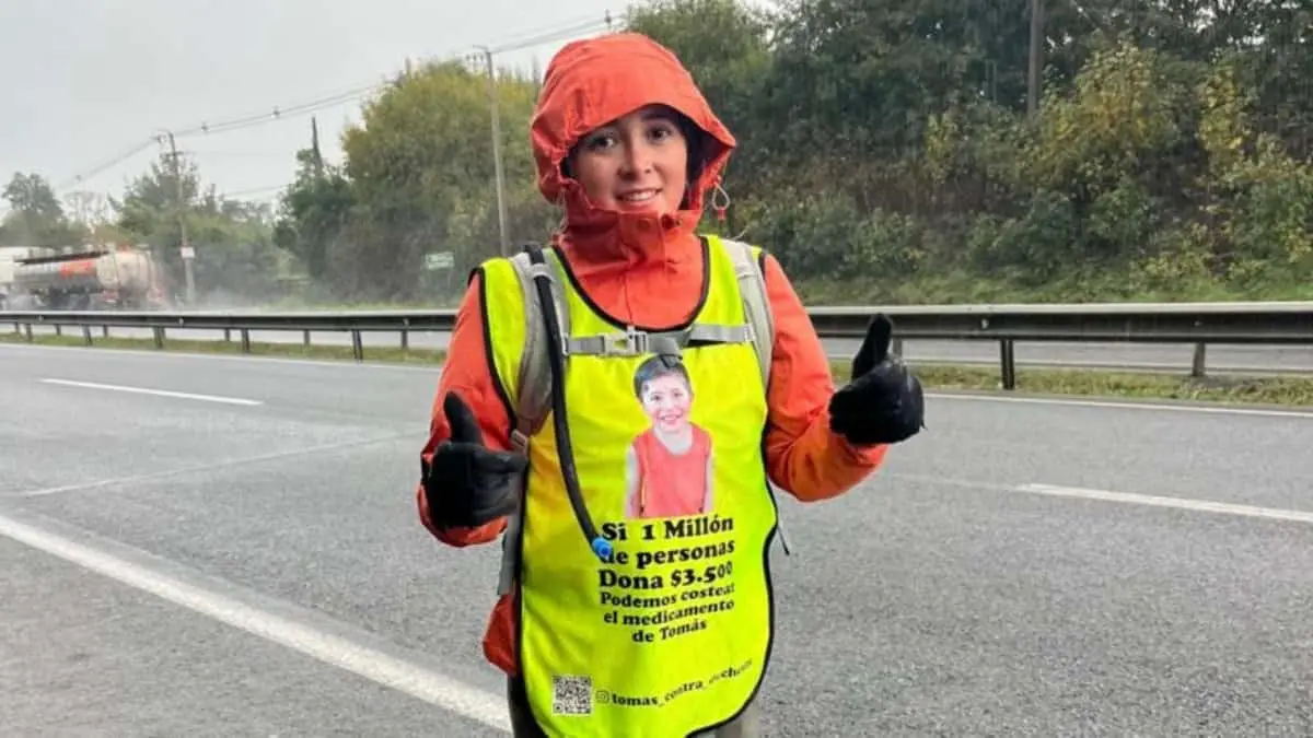 Amor de madre: Camila caminó más de 1,300 km en Chile para conseguir la medicina de su hijo