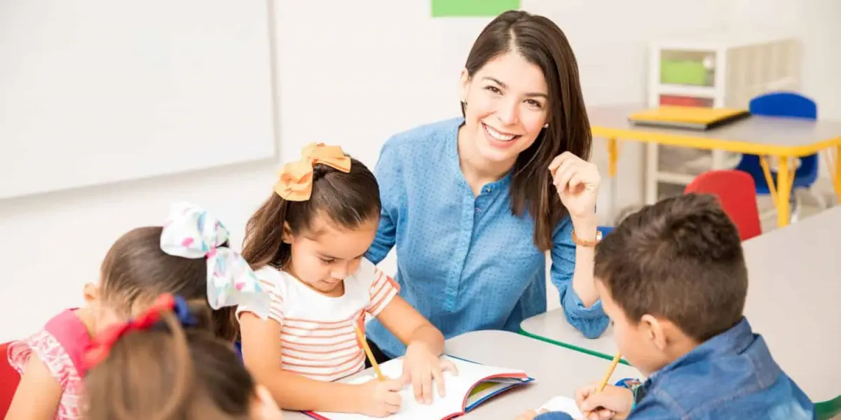 Reconoce la gran labor de los profesores, este 15 de mayo. Día del Maestro en México. Foto: Freepik