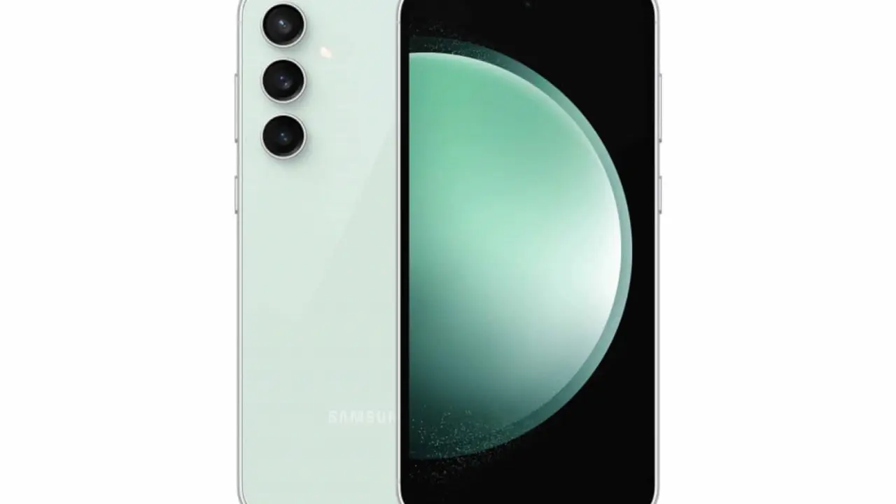 El Samsung Galaxy S23 FE trae altavoces estéreo y es resistente al agua. Foto: Cortesía
