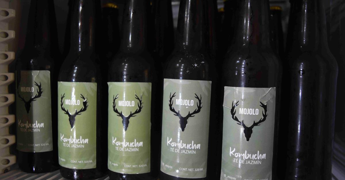 Elaboran en Culiacán la bebida artesanal Komucha refrescante y probiótica