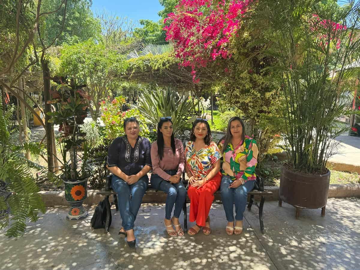 Educación, amistad y naturaleza, docentes de bachillerato en Villa Juárez