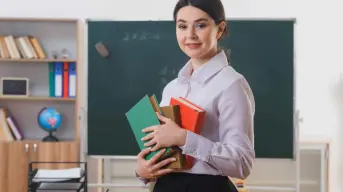 Día del Maestro; mensajes para felicitar este 15 de mayo a tu amiga o amigo, que es profesor