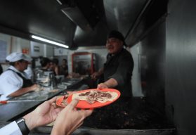Cuánto cuesta comer en El Califa de León la primera taquería con una estrella Michelin en CDMX