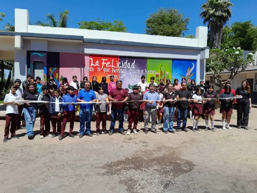 Develación del mural en la Secundaria Técnica 97 de Villa Juárez, Navolato