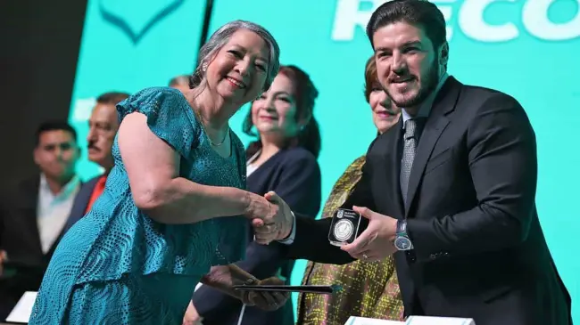 El homenaje se llevó a cabo a propósito del Día del Maestro. Foto: Cortesía