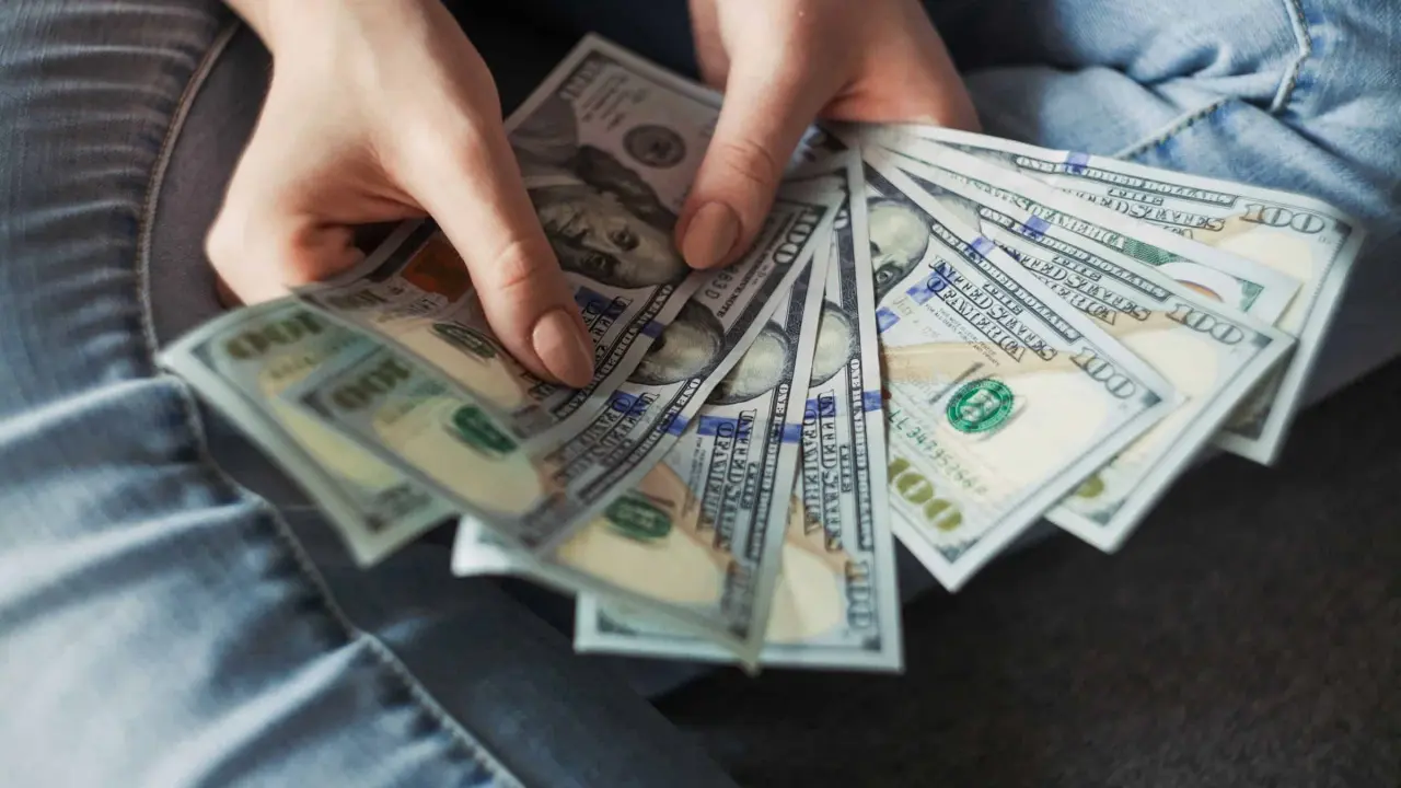 Precio del dólar hoy 17 de mayo; el dólar aumenta hoy frente a las principales divisas.