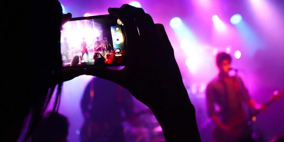 El modo noche es una opción para  lograr buenas fotos en los conciertos nocturnos. Foto: Pixabay