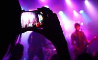 Cómo tomar buenas fotos en conciertos y festivales con celular
