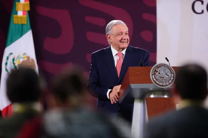 Muy sonriente se le vio este lunes 20 de mayo al presidente Andrés Manuel López Obrador durante la Mañanera. 