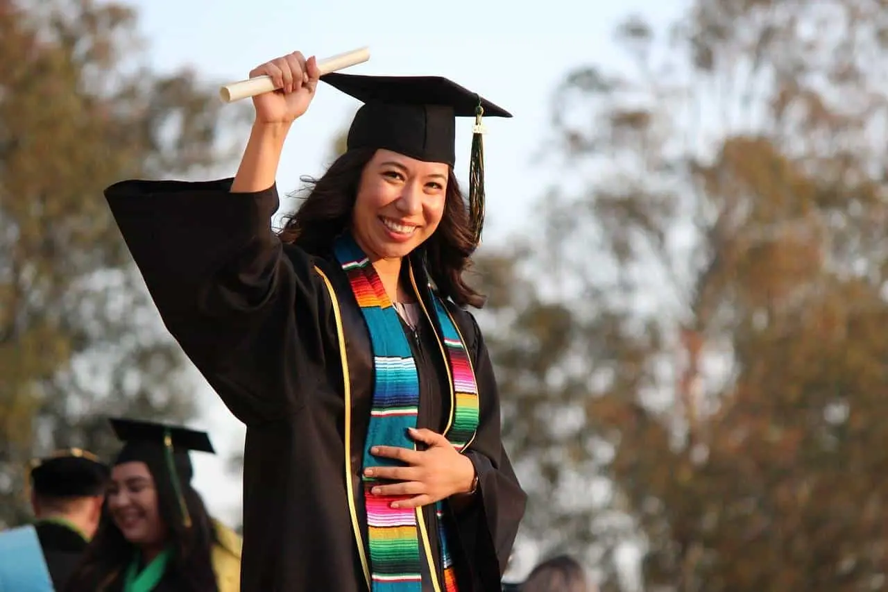 Las graduaciones inician en México desde finales de mayo, por ello checa, qué puedes regalar si te toco ser madrina o padrinos. Freepik