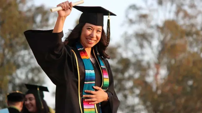 Las graduaciones inician en México desde finales de mayo, por ello checa, qué puedes regalar si te toco ser madrina o padrinos. Freepik