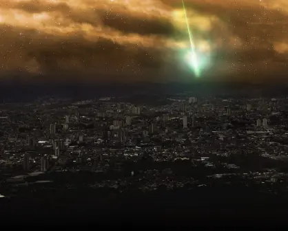 Graban la caída de un meteorito; una bola de fuego iluminó el cielo por completo (VIDEO)