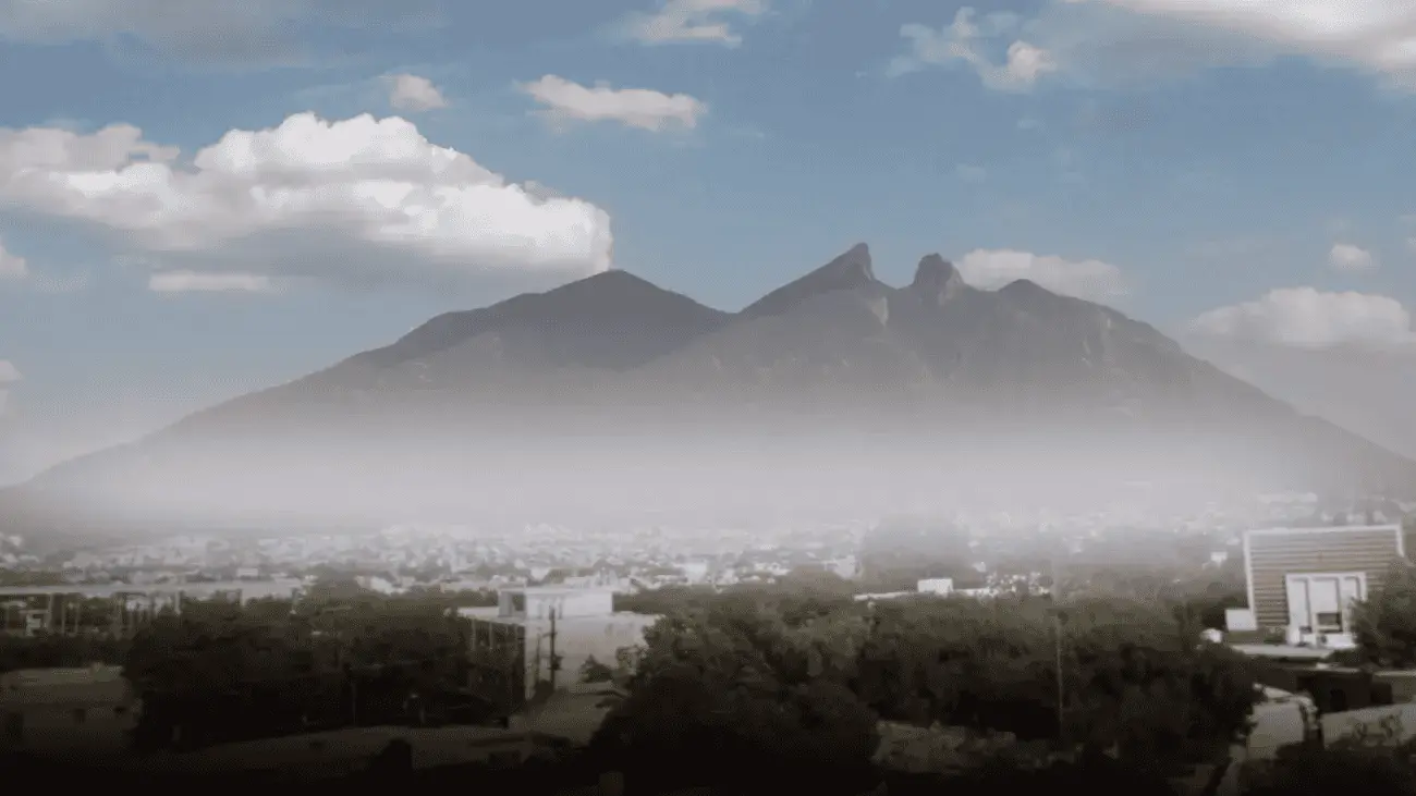 Como ciudadanos podemos ayudar a mitigar los efectos de la contaminación del aire en Monterrey. Foto Tec de Monterrey