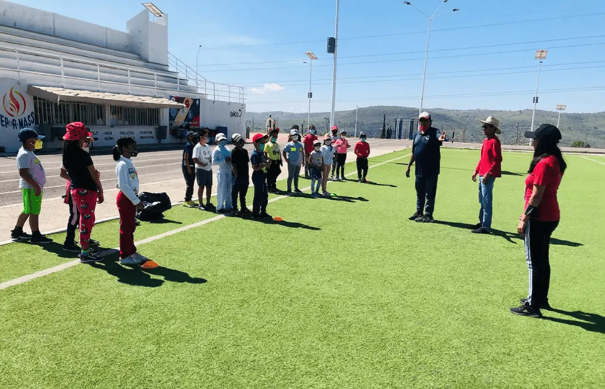 Los niños practicarán futbol, voleibol y visitarán museos. Foto Momento Diario