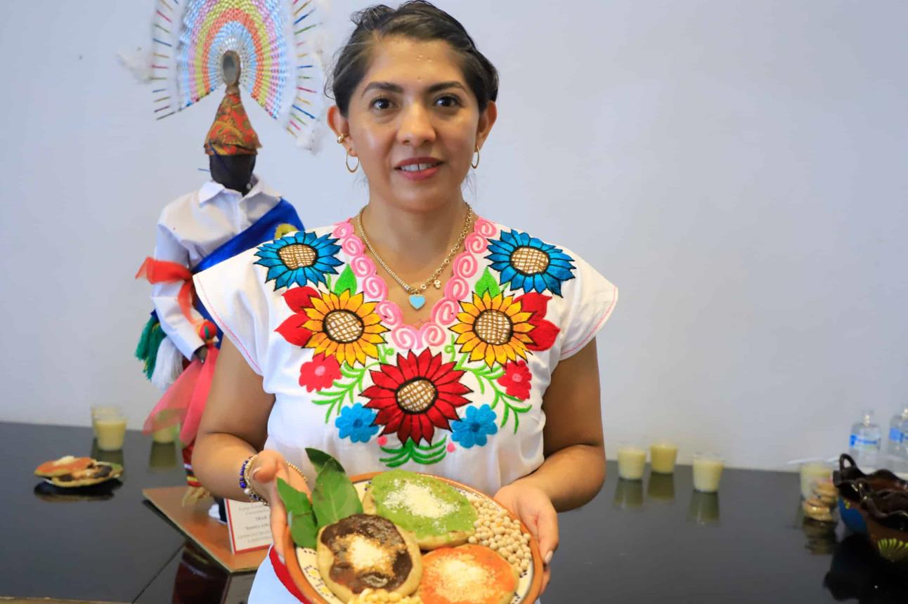 A comer se ha dicho en el Festival del Tlayoyo en Teziutlán. Foto Gobierno de Puebla