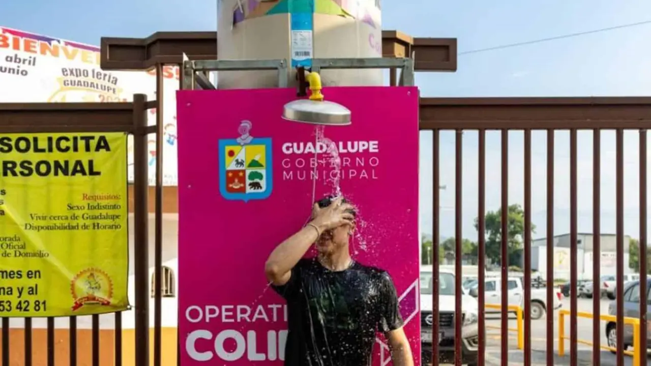 Las regaderas emergentes ya son usadas por la población en Guadalupe. Foto: Cortesía