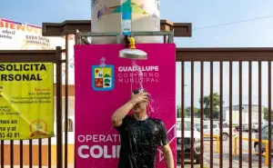 Ponen regaderas en las calles de Guadalupe, Nuevo León, por fuerte ola de calor