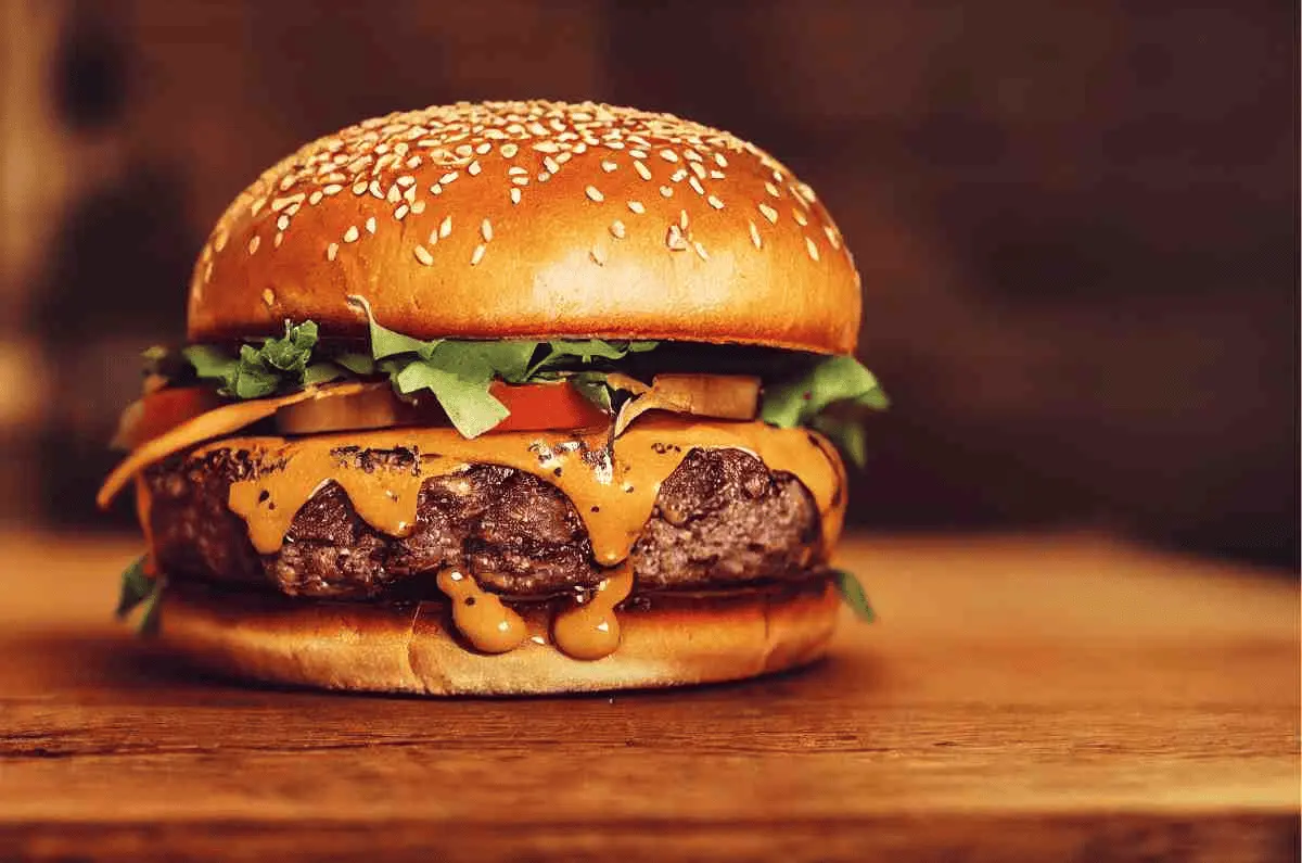 Ahorra y llévate una rica hamburguesa aprovechando las promociones que aquí te presentamos. Foto: Cortesía