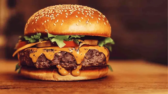 Ahorra y llévate una rica hamburguesa aprovechando las promociones que aquí te presentamos. Foto: Cortesía