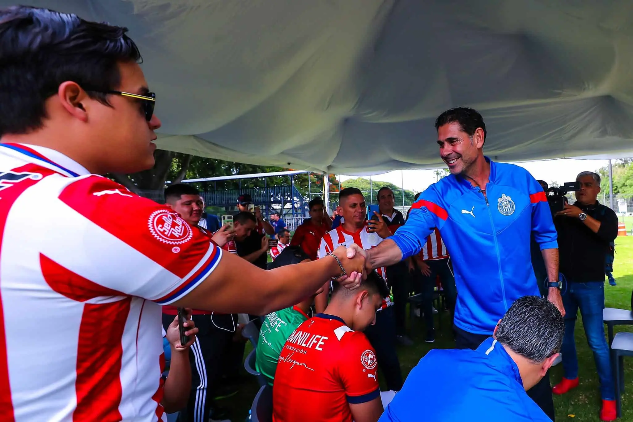 Fernando Hierro llegó a Chivas en 2022 | Imagen: @Chivas