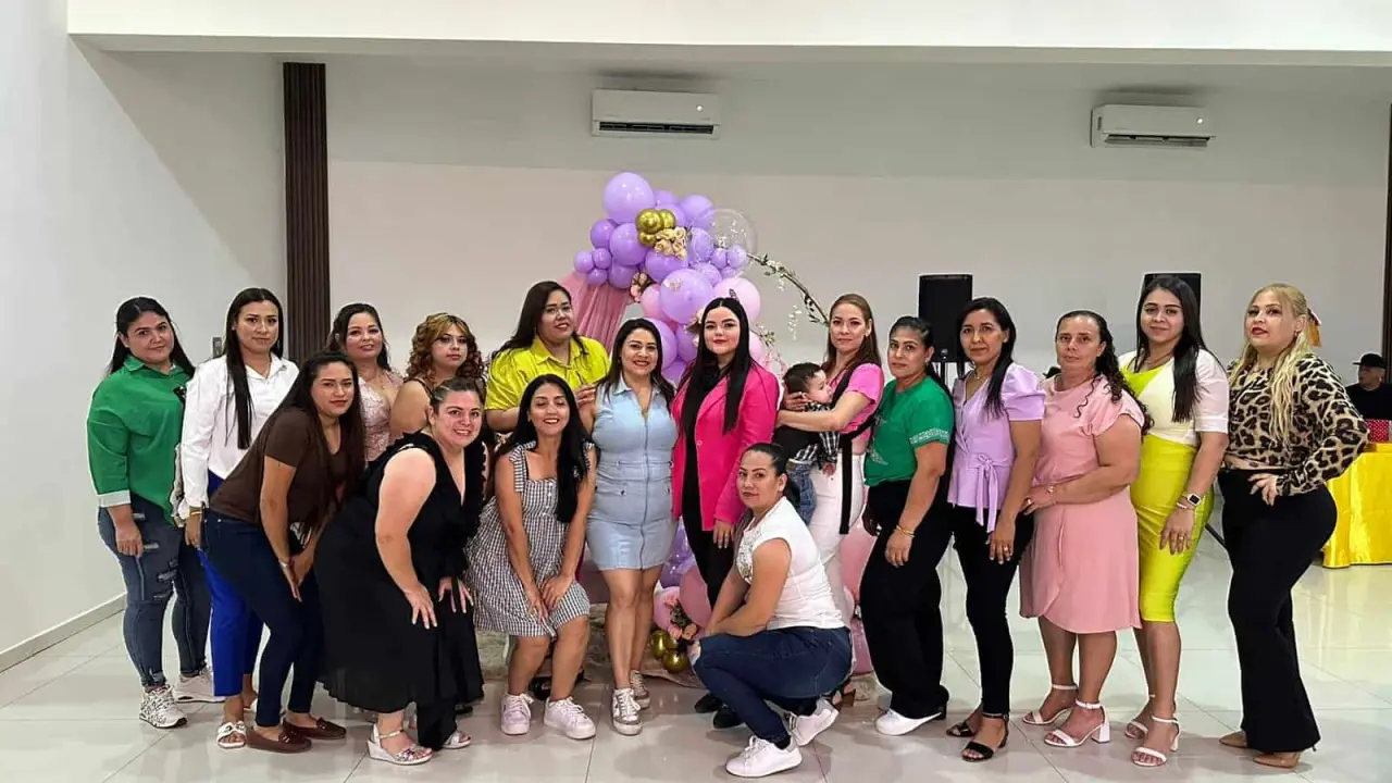 Las mamás de la primaria Alturas del Sur en Culiacán, disfrutaron de un día agradable.