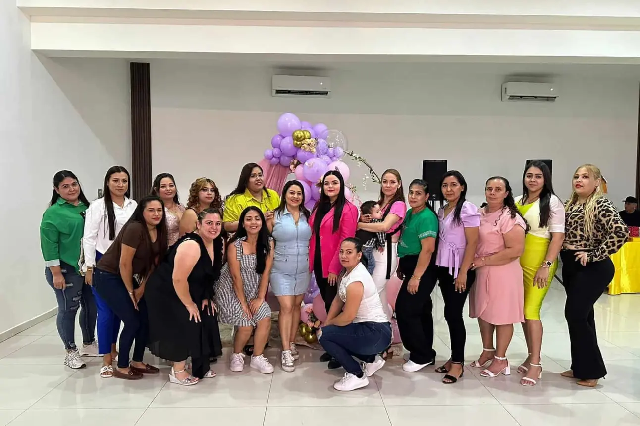 Las mamás de la primaria Alturas del Sur en Culiacán, disfrutaron de un día agradable.