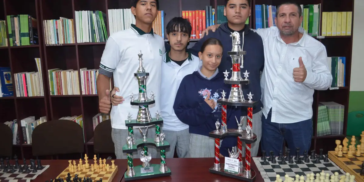 Estudiantes de COBAES 24 se coronan campeón en los Juegos Deportivos Estatales gracias a su estrategia y dedicación. Foto: Juan Madrigal