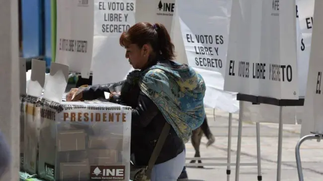 Vota en casillas especiales si vas de tránsito.