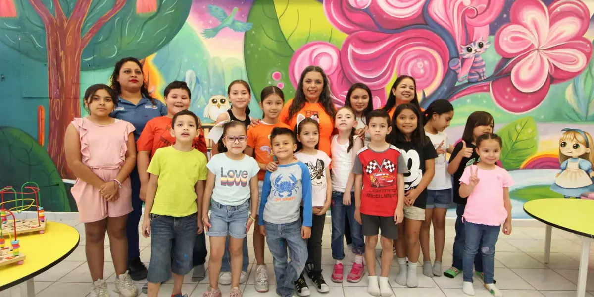 La Sala Infantil de la Biblioteca Pública Municipal “Rosa María Peraza” se llena de creatividad y juegos en el taller inspirado en Frida Kahlo.