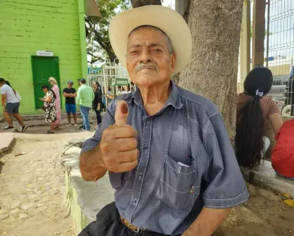 ¡Desde 1952! Don Filimón, un ejemplo de compromiso cívico, ha participado en 13 elecciones presidenciales