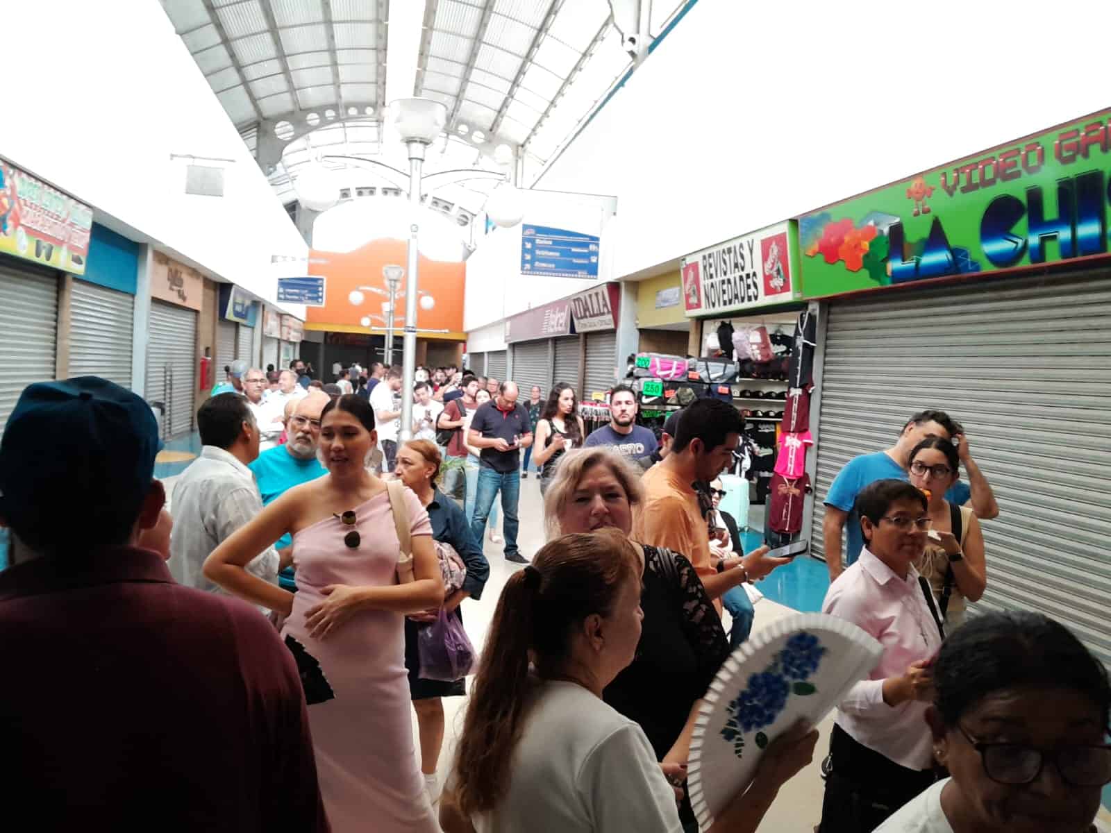 Larga espera de votantes en casilla especial de la Central de Autobuses Culiacán