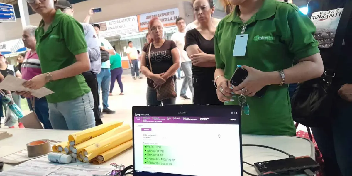 Momento cero de la votación en la casilla especial de la Central de Autobuses de Culiacán