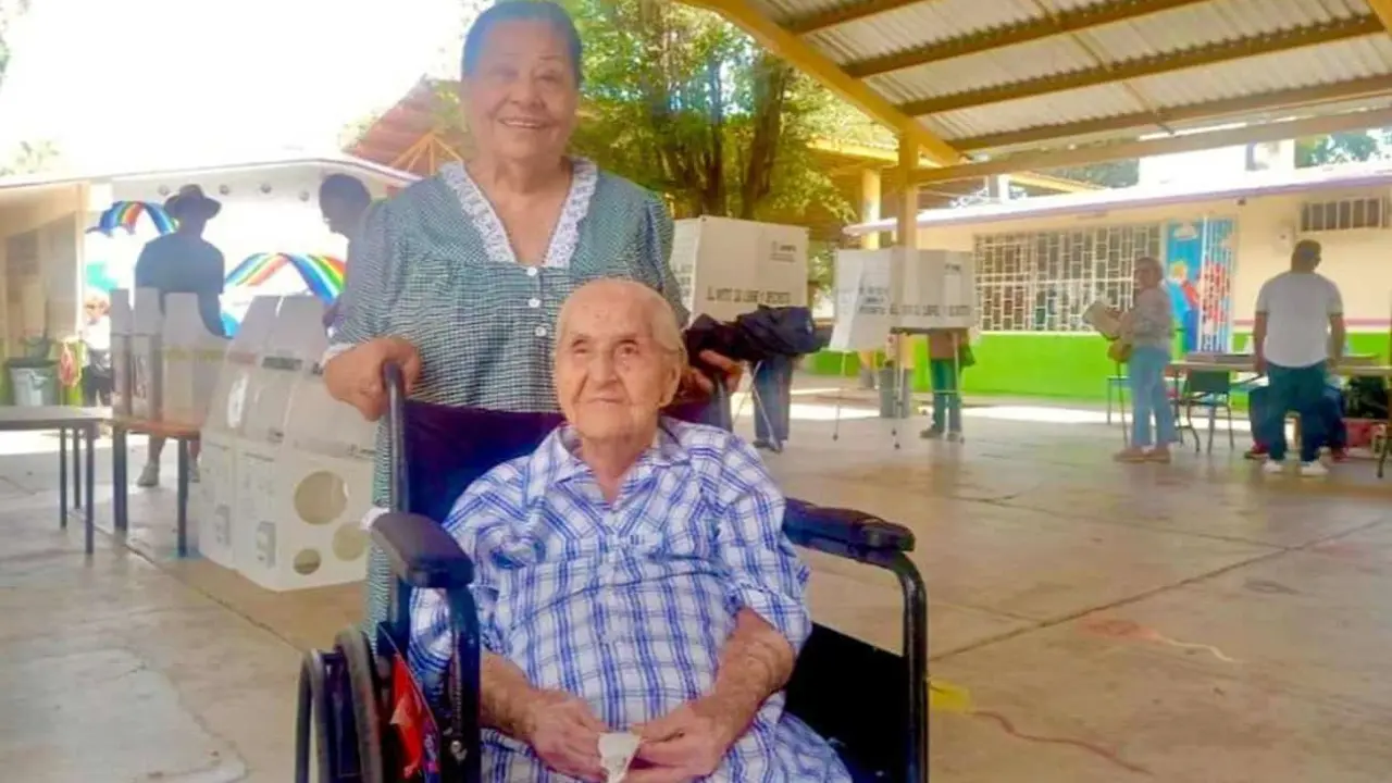 Rosario, con casi un siglo de vida, cumplió y fue a votar en Culiacán, Sinaloa.