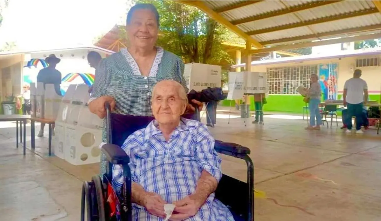 Rosario, con casi un siglo de vida, cumplió y  fue a votar en Culiacán, Sinaloa.