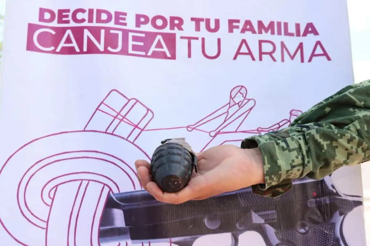 El canje de armas se realiza de forma voluntaria y anónima. Foto: Cortesía