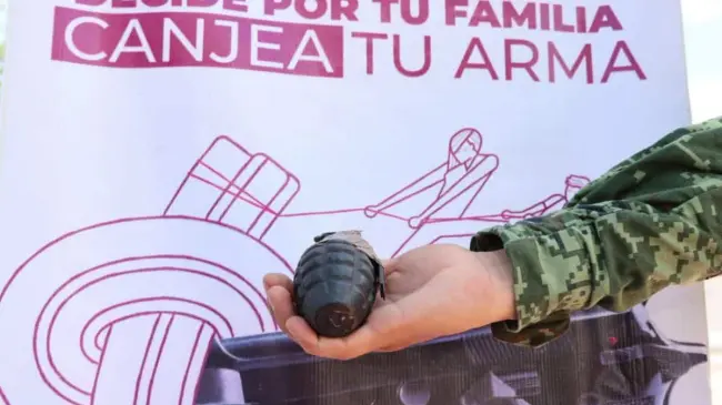 El canje de armas se realiza de forma voluntaria y anónima. Foto: Cortesía