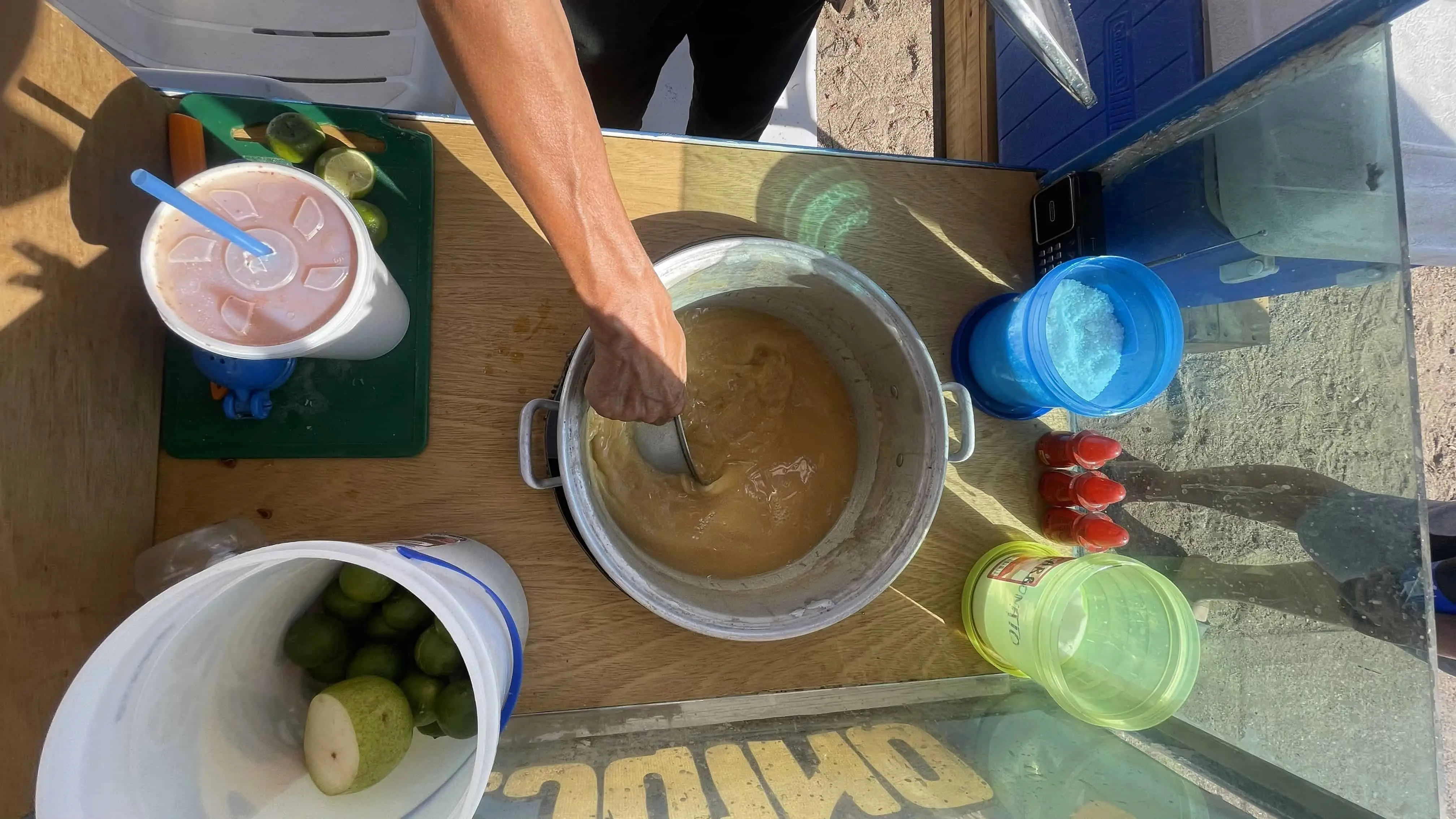 Delicioso y refrescante tejuino a la venta en Alturas del Sur.