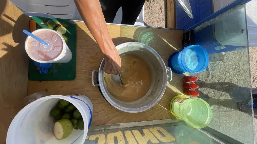 Delicioso y refrescante tejuino a la venta en Alturas del Sur.