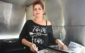 En Navolato Brenda vende los tacos del mar y sabor que inspira