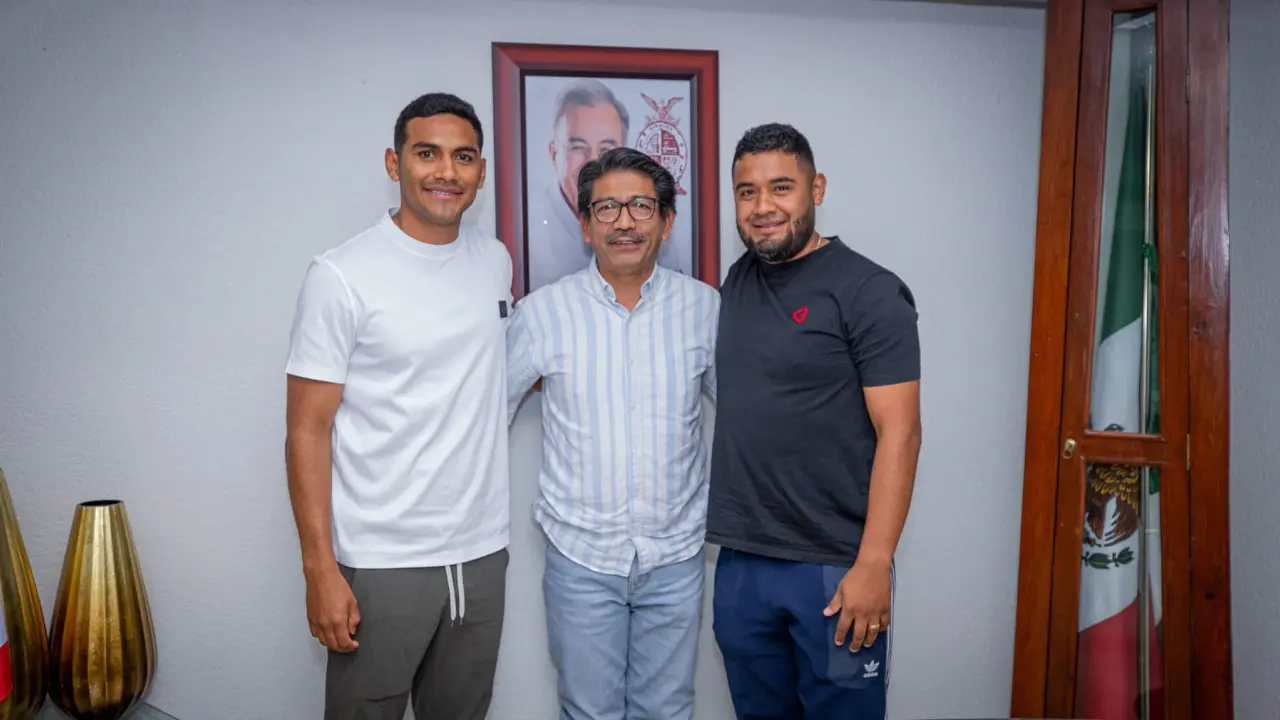 Gilberto “Tiba” Sepúlveda, jugador de Chivas, de vacaciones en Guasave. Foto: Cortesía
