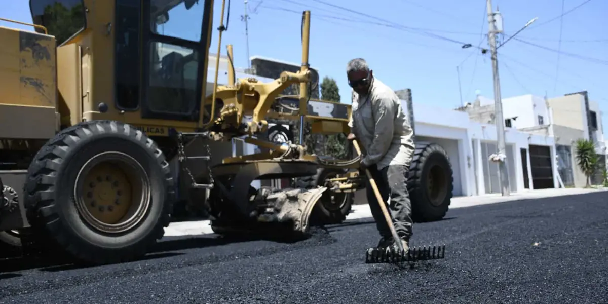 Vecinos de Valle Alto y Santa Anita en Culiacán beneficiados con programa de calles de reencarpetado.