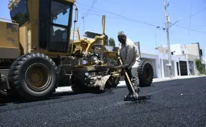 Vecinos de Valle Alto y Santa Anita en Culiacán beneficiados con programa de calles de reencarpetado