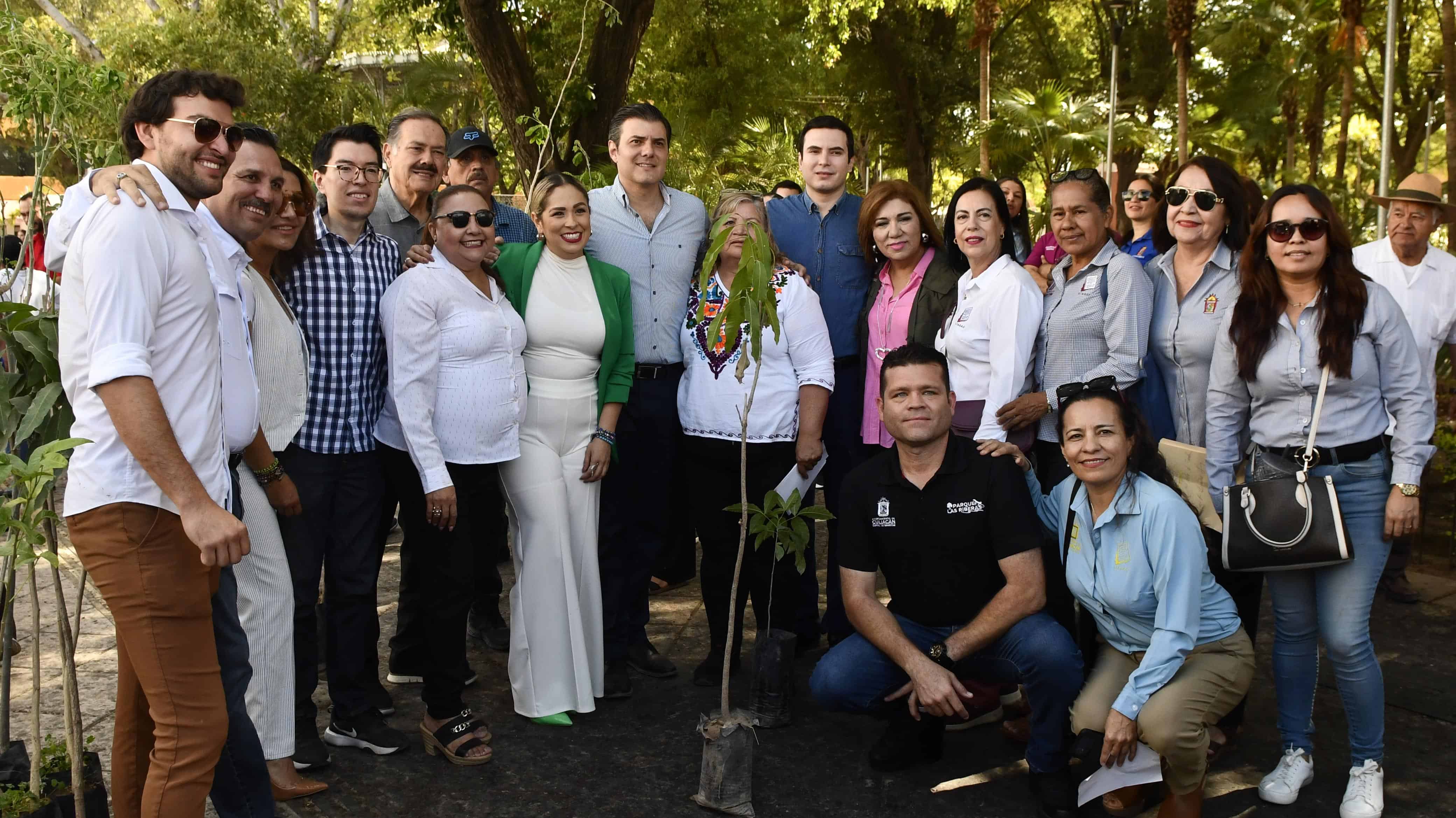 Ayuntamiento de Culiacán conmemora el Día Mundial del Medio Ambiente regalando más de 400 árboles