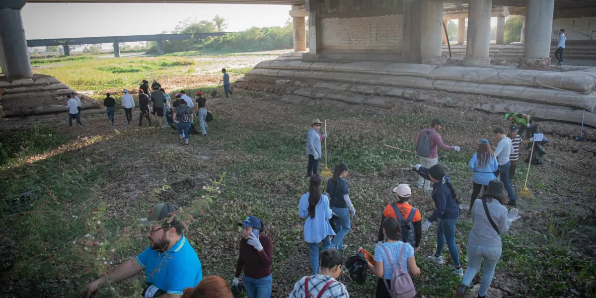 Realizan jornada de limpieza en el Río Culiacán.