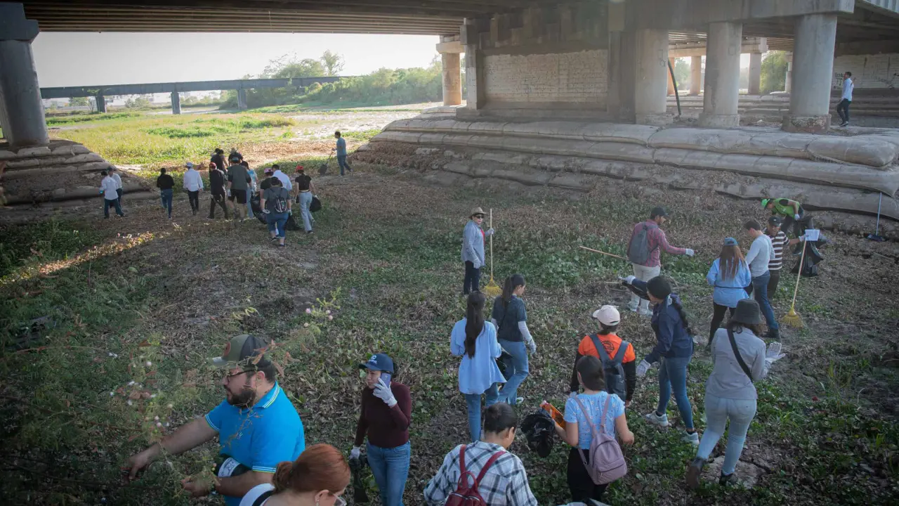Realizan jornada de limpieza en el Río Culiacán.