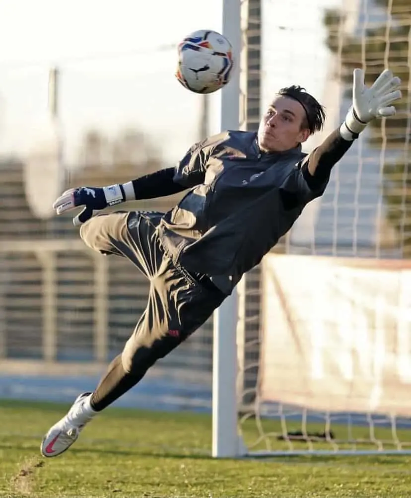 Lunin es la figura ucraniana para la euro | Imagen: @AndreyLunin13