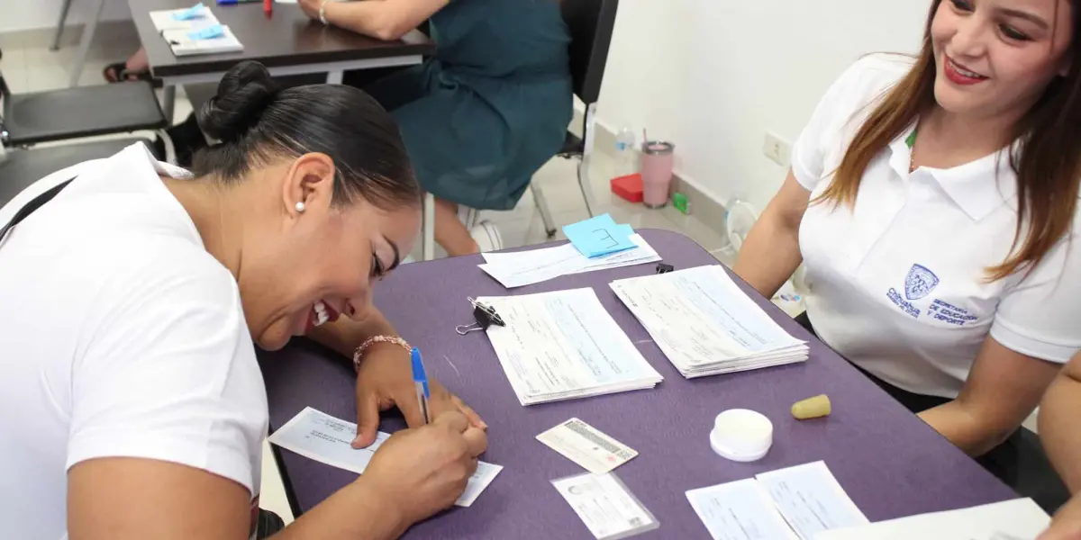 Arranca la entrega de becas para estudiantes de Ciudad Juárez de secundaria. Foto. Cortesía