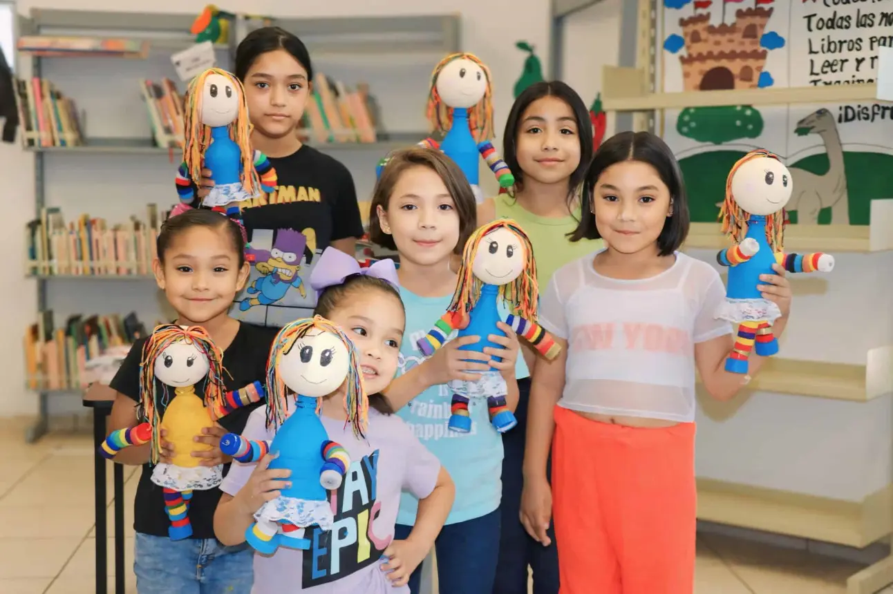 Los niños y niñas disfrutaron de inicio a fin la experiencia de transformar desechos en sonrisas en el taller de reciclaje en la Biblioteca “Pirámide Cultural” en el Parque Culiacán 87.