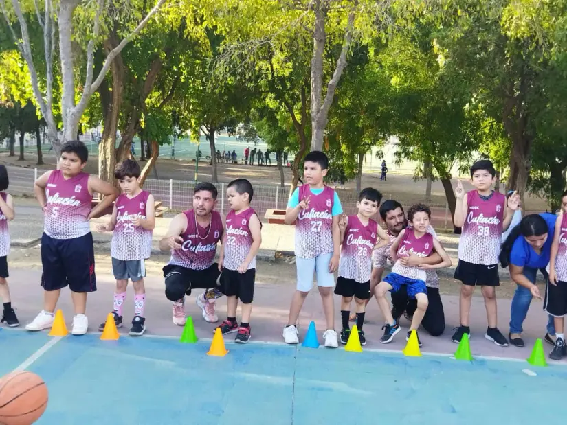 la Escuela de Basquetbol Shohoku Penguins